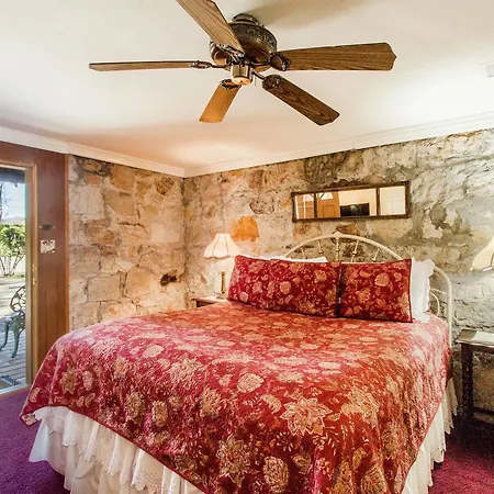 Shady Oaks Country Inn